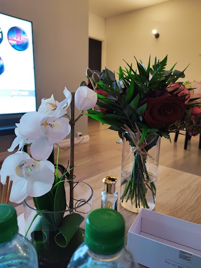 LA MAIN D’OR, Constructeur De Maisons à Plaisir